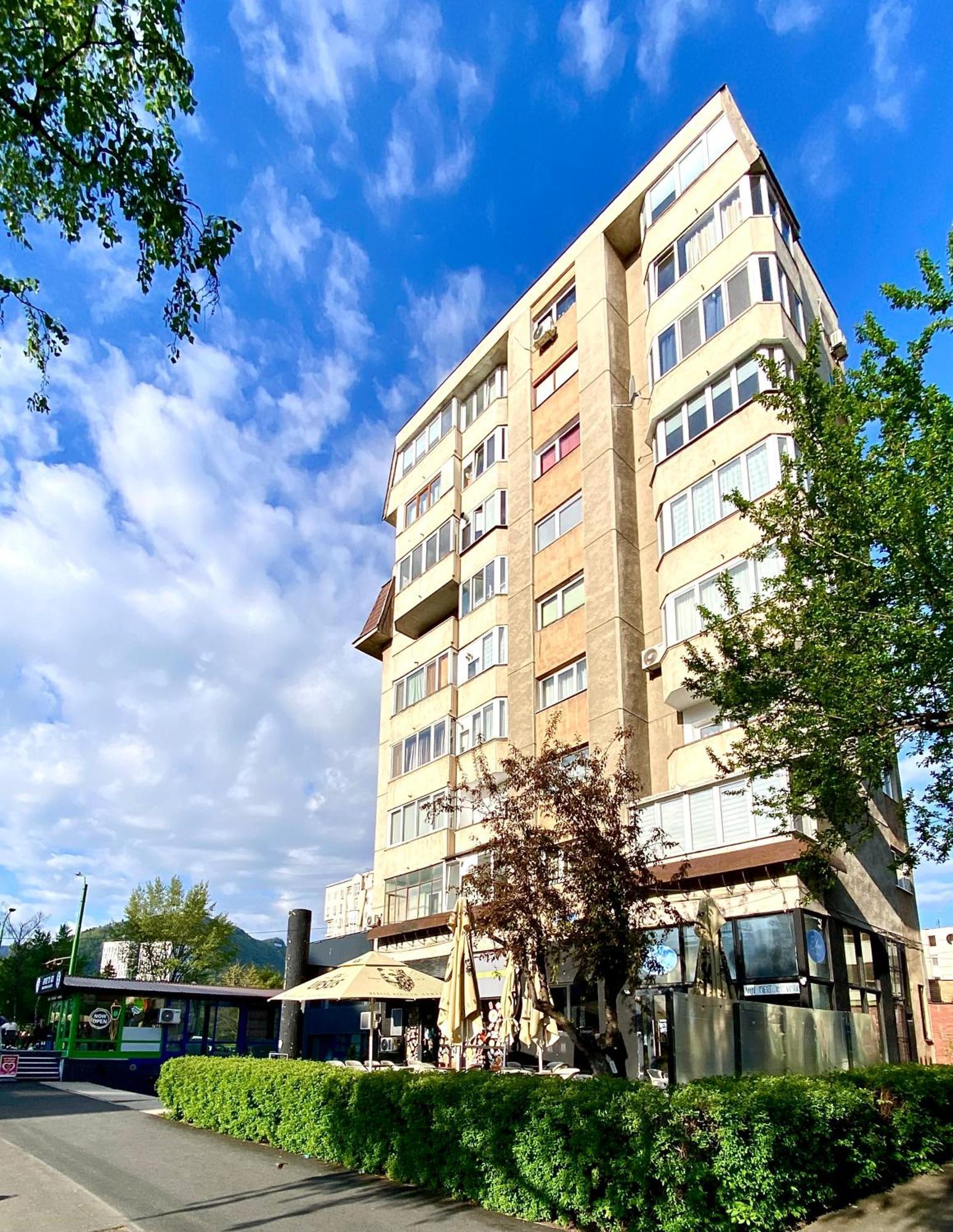 Kronstadt Apartment - Pet Friendly Brasov Exterior photo